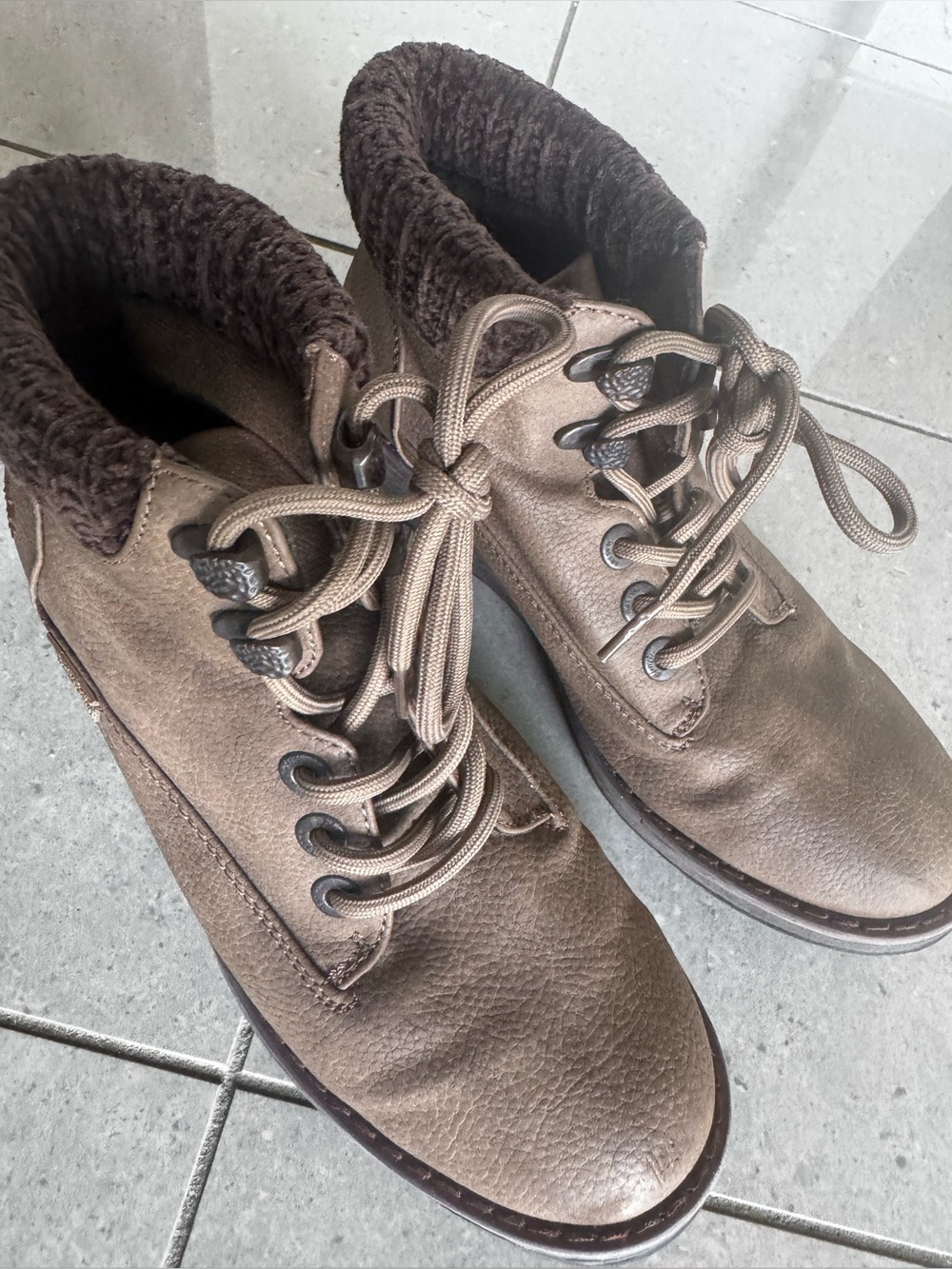 Women’s Blowfish Malibu Brown Lace-Up Cozy Ankle Boots